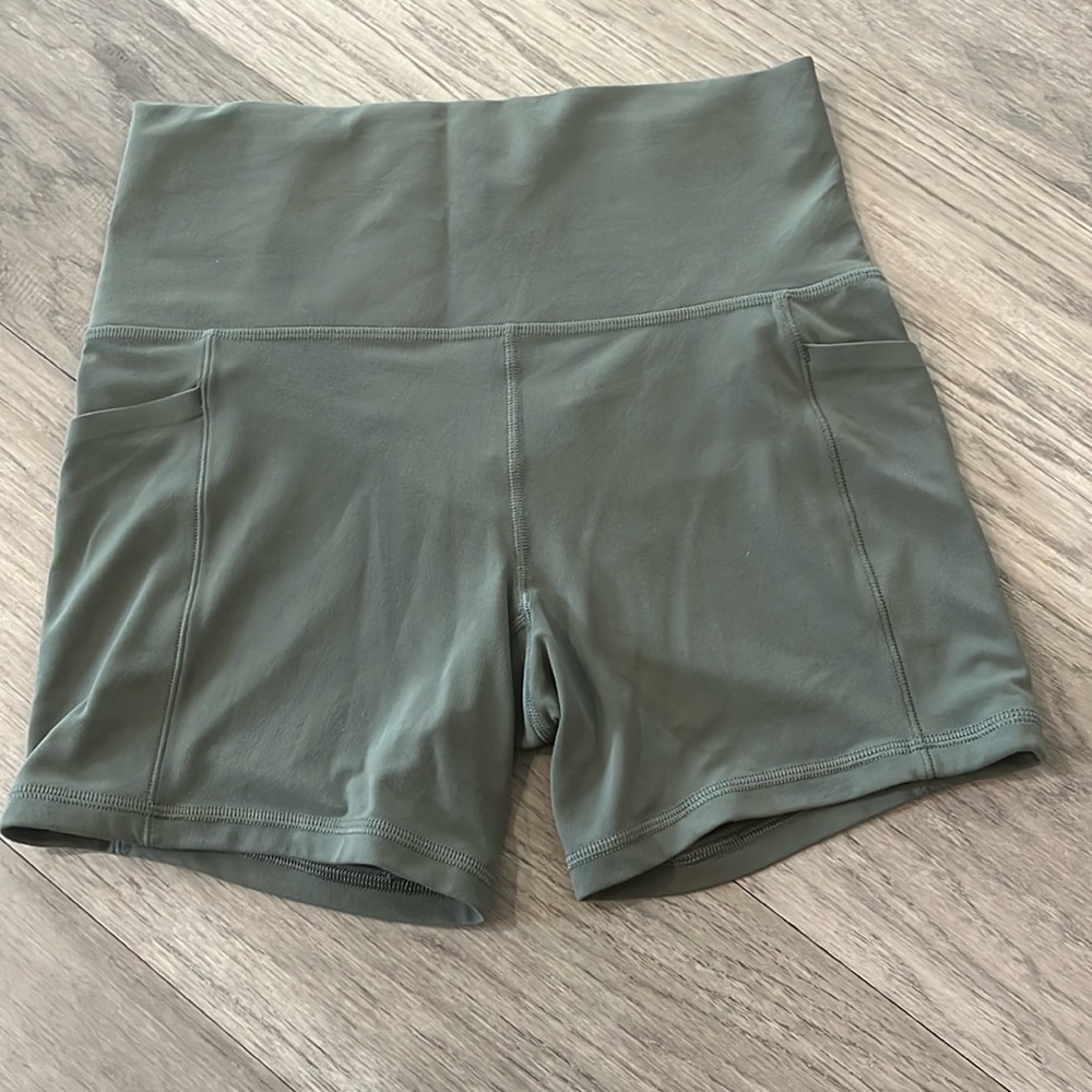 ATHLETA High-Rise 5” Short Sz S Green